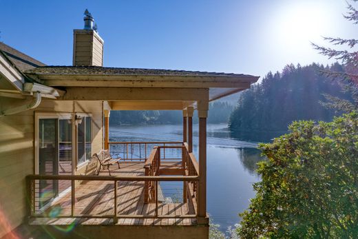 Detached House in Lakeside, Coos County