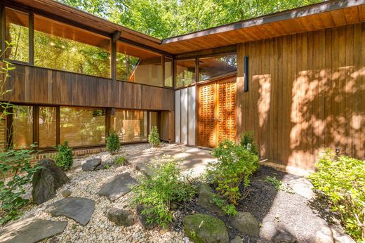 Detached House in Falls Church, City of Falls Church