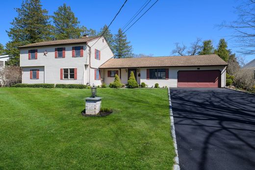 Detached House in Huntington Station, Suffolk County