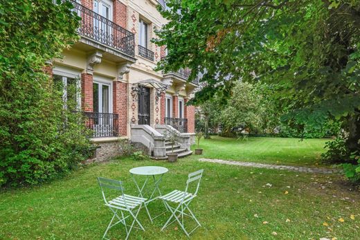 Detached House in Sonchamp, Yvelines