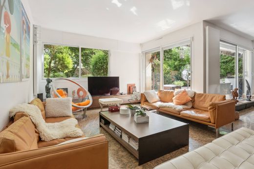 Apartment in Neuilly-sur-Seine, Hauts-de-Seine