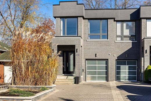 Semidetached House in Mississauga, Ontario