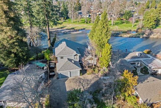 Luxury home in Grants Pass, Josephine County