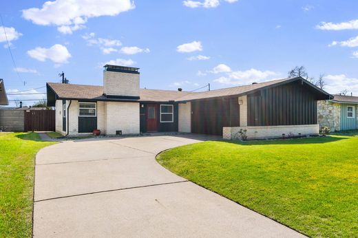 Detached House in Dallas, Dallas County