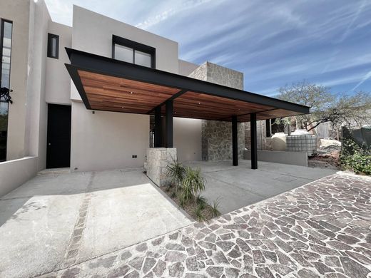 Casa Unifamiliare a Santiago de Querétaro, Querétaro