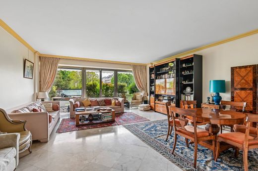 Apartment in La Muette, Auteuil, Porte Dauphine, Paris