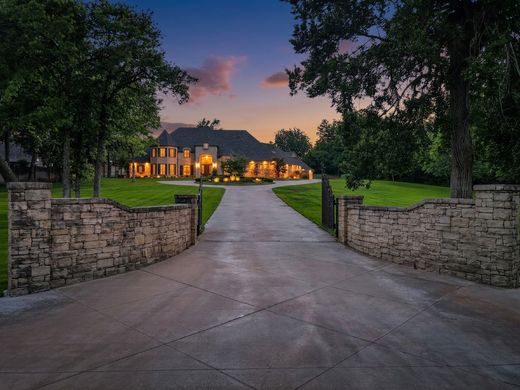 Luxury home in Edmond, Oklahoma County