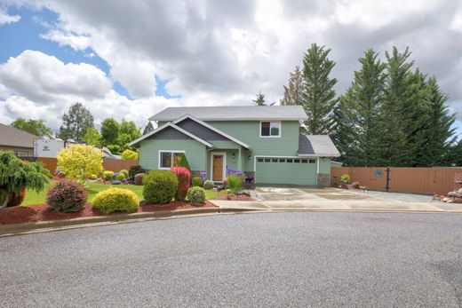 Luxury home for sale in Grants Pass