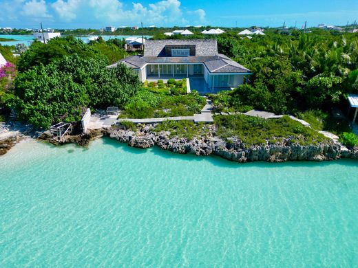 Detached House in Sapodilla Bay Beach