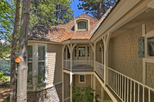 Luxury home in Lake Arrowhead, San Bernardino County