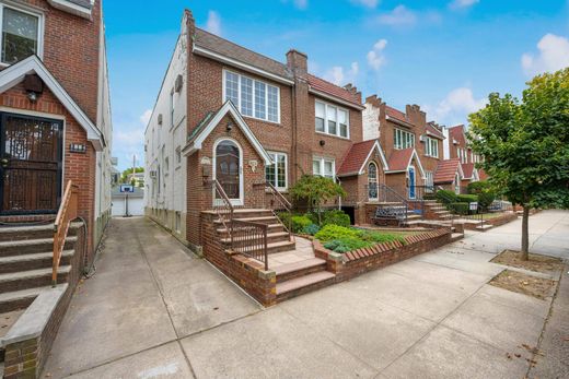 Semidetached House in Brooklyn, Kings County