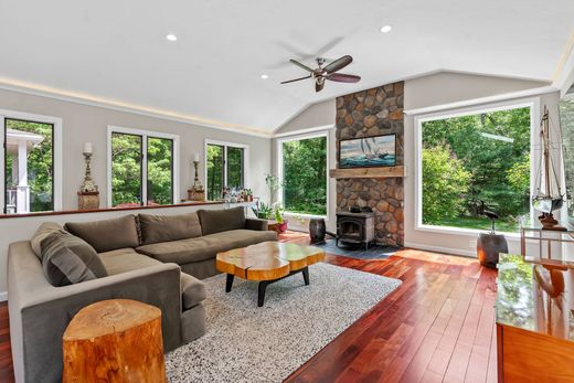 Detached House in Lincoln, Middlesex County