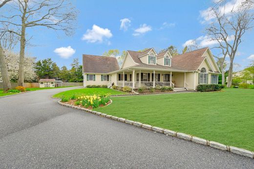 Detached House in Southold, Suffolk County