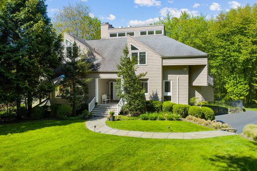 Detached House in New Canaan, Fairfield County