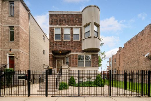 Detached House in Chicago, Cook County
