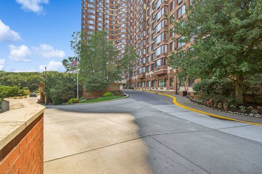 Apartment in Fort Lee, Bergen County