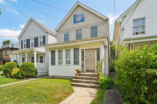 Luxury home in Millburn, Essex County