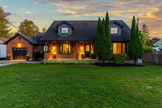 بيت مستقل ﻓﻲ Collingwood, Ontario