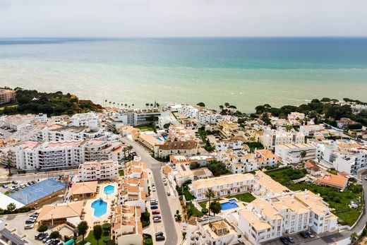 듀플렉스 / Albufeira e Olhos de Água, Albufeira