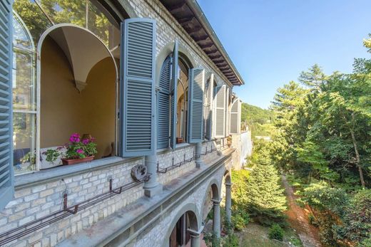 Daire Pergola, Pesaro e Urbino ilçesinde