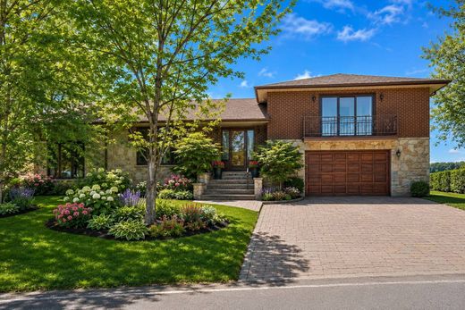 Detached House in Notre-Dame-de-l'Île-Perrot, Montérégie