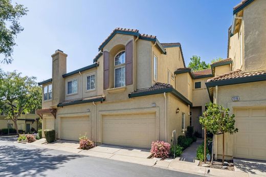 Townhouse for sale in Pleasanton