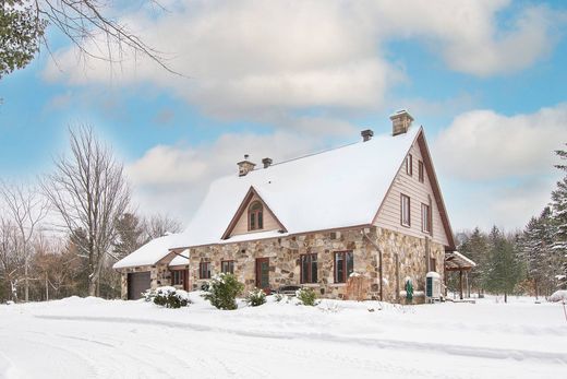 Detached House in Hinchinbrooke, Montérégie