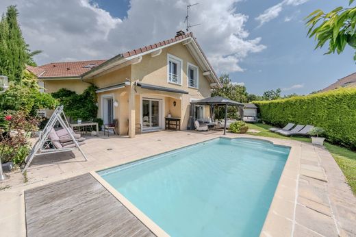 Einfamilienhaus in Échenevex, Ain