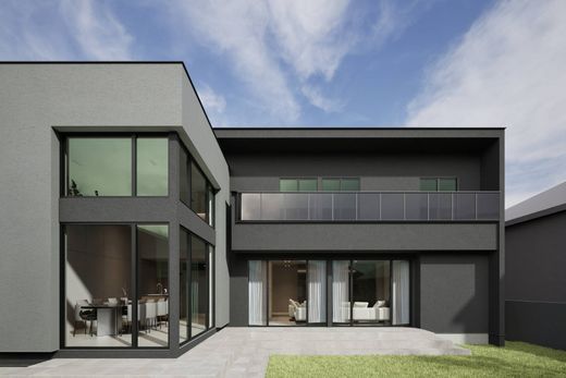 Detached House in Suita, Suita Shi