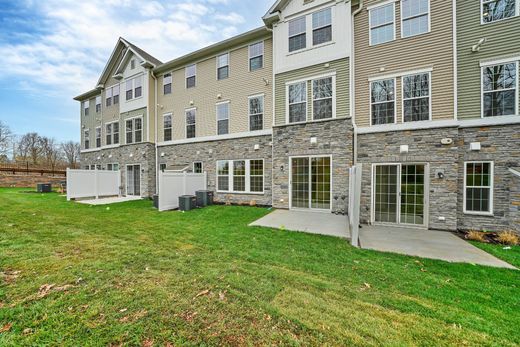 Townhouse in Warren Township, Somerset County