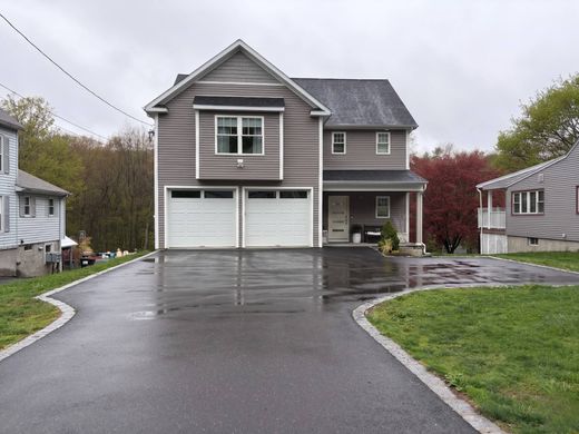 Detached House in Danbury, Fairfield County