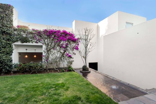 Detached House in Miguel Hidalgo, The Federal District