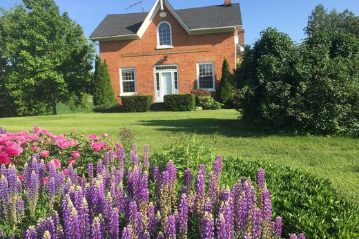 Country House in King, York