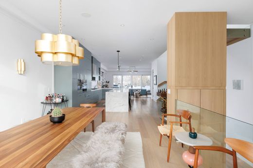 Casa Independente - Toronto, Ontario