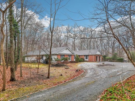 Detached House in Nissequogue, Suffolk County