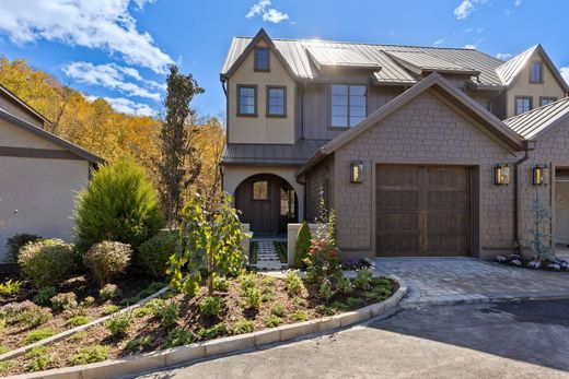 타운 하우스 / Highlands, Macon County