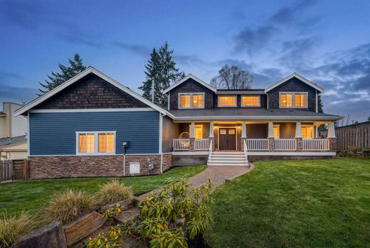 Detached House in University Place, Pierce County