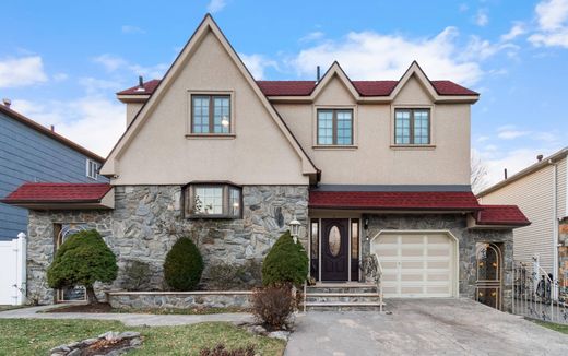 Detached House in Staten Island, Richmond County