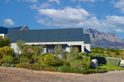Detached House in Franschhoek, Cape Winelands District Municipality