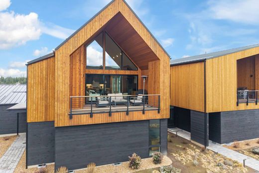 Townhouse in Bend, Deschutes County