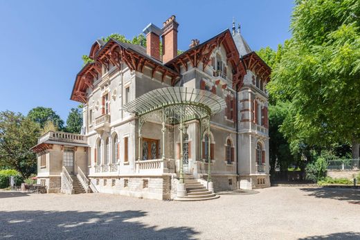 Vrijstaand huis in Beaune, Cote d'Or