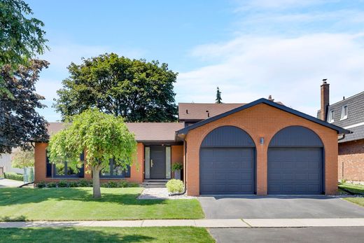 Detached House in Oakville, Ontario