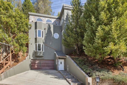 Detached House in Oakland, Alameda County