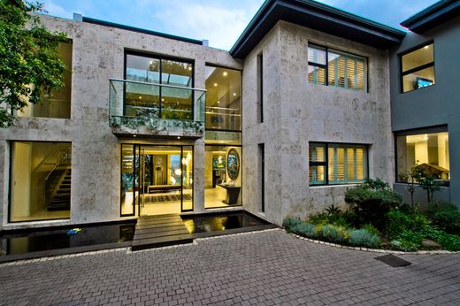 Einfamilienhaus in Johannesburg, City of Johannesburg Metropolitan Municipality