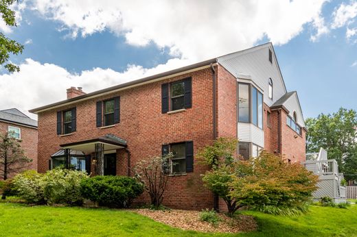 Detached House in Clayton, Saint Louis County