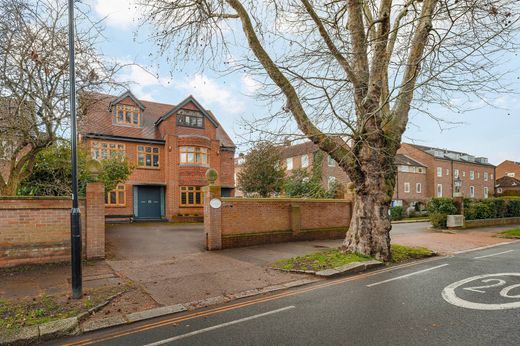 Detached House in London, Greater London