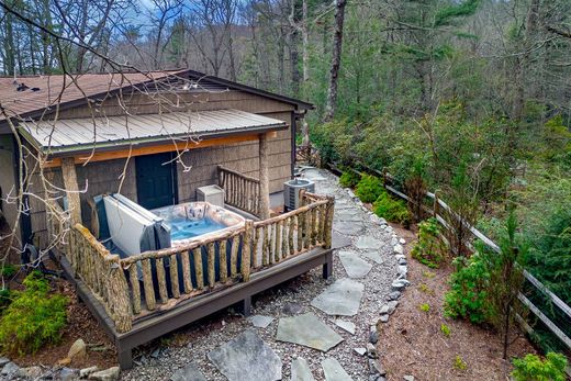 Casa en Newland, Avery County