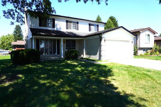 Detached House in Sterling Heights, Macomb County