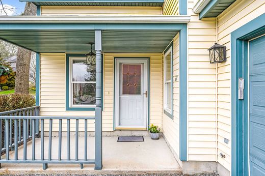 Apartment in Westerly, Washington County