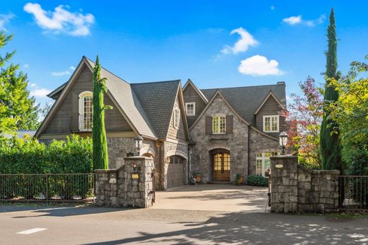 Luxury home in Lake Oswego, Clackamas County